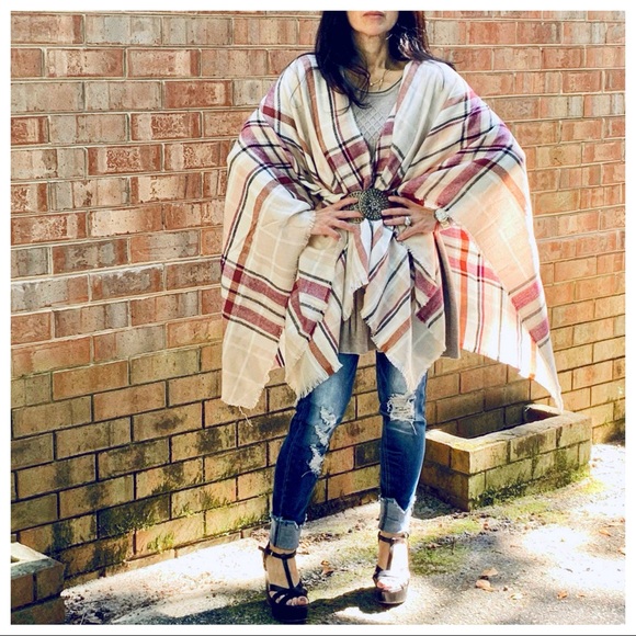 ✨LAST 1✨Beige plaid oversized gorgeous poncho cape - Picture 6 of 8
